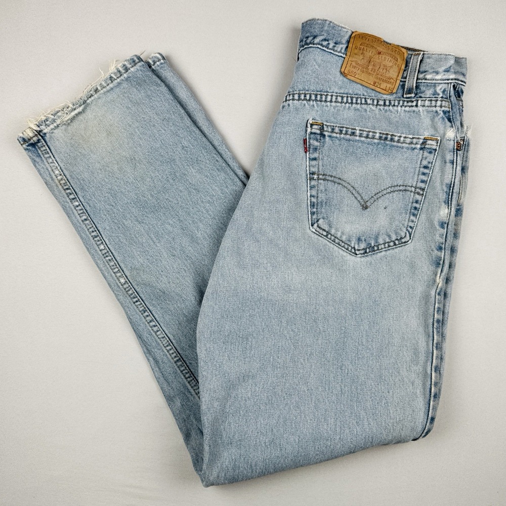 Vintage Levi's 550 Relaxed Fit Jeans Light Wash Distressed Red Tab 36x34
